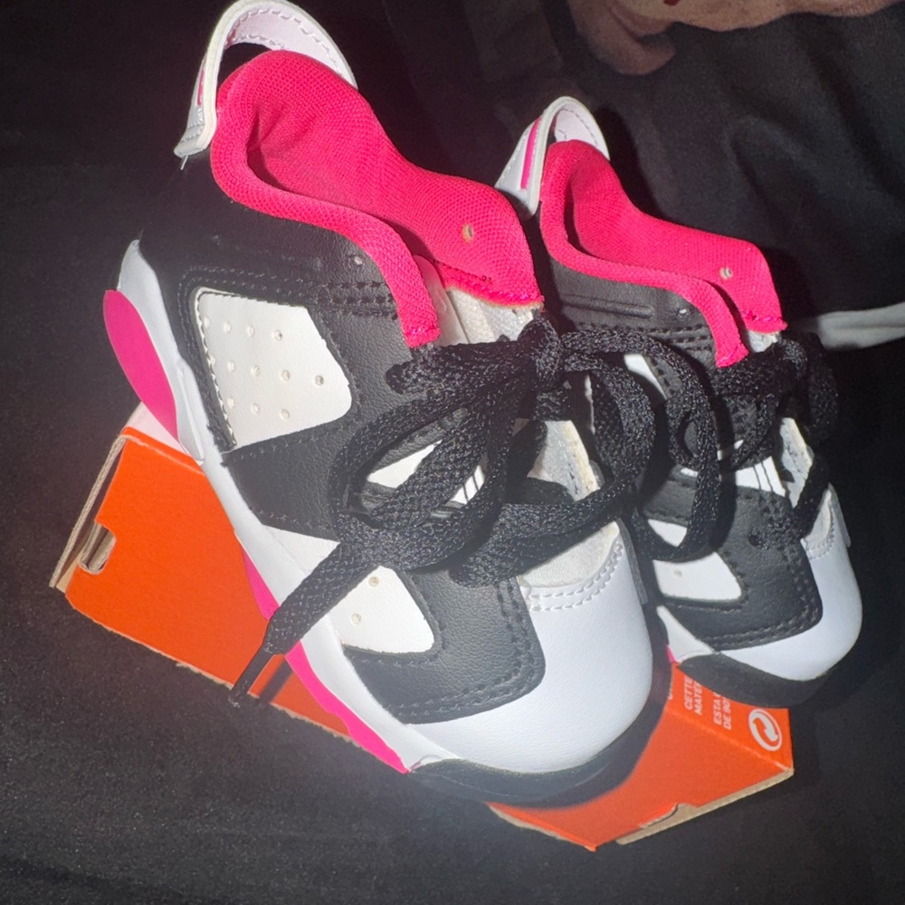 Jordan Baby Shoes Black and Pink Retro 6